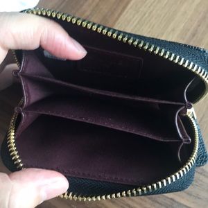 Black caviar/gold coin case